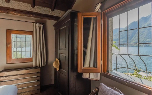 The Writer's Nest by Rent all Como