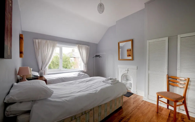 Detached 3 Bed House, Ideal for Long Stays & Pets