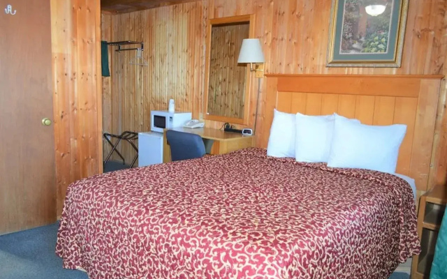 Green Acre Motel by OYO Near Rush County Airport