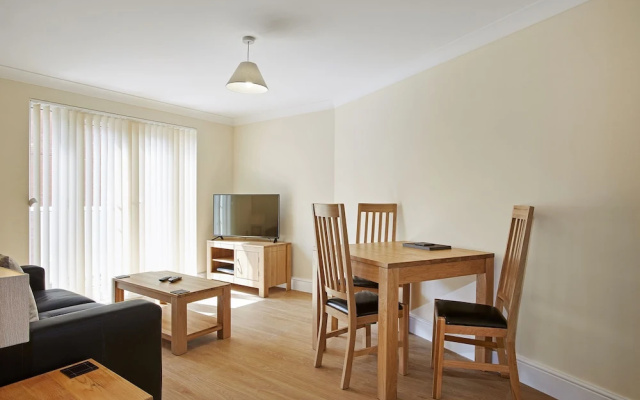 Gowring House Apartments by Esa Bracknell