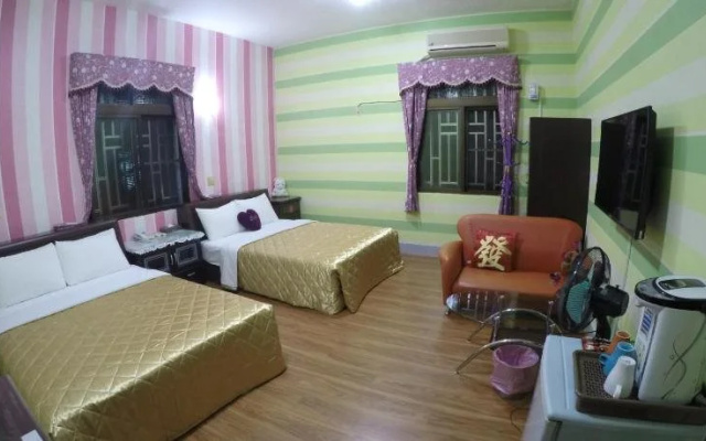 Reny Lake Warm Hostel