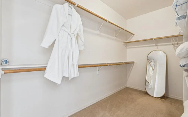 Pinnacle Breeze-private Backyard-mins to Six Flags