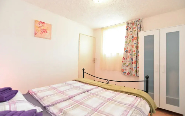 Apartment 669