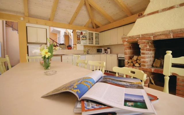 Beautiful Home in Brodarica With Wifi and 6 Bedrooms
