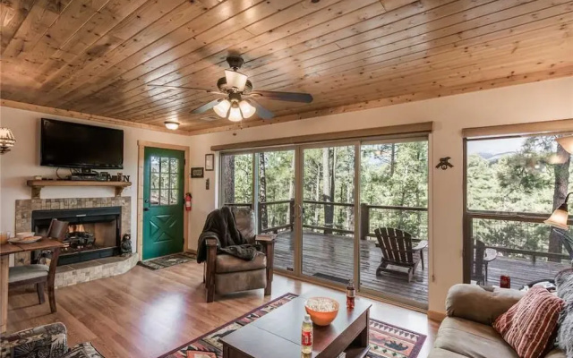 Aurora Montealis - Two Bedroom Cabin