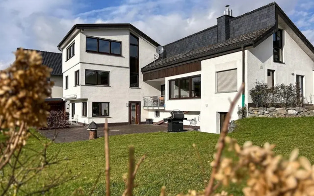 Modernes Split-level Haus Nahe am Hennesee