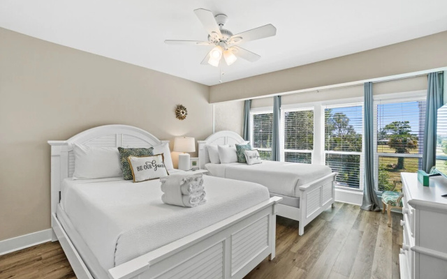Bay Point Golf Villas by PHG