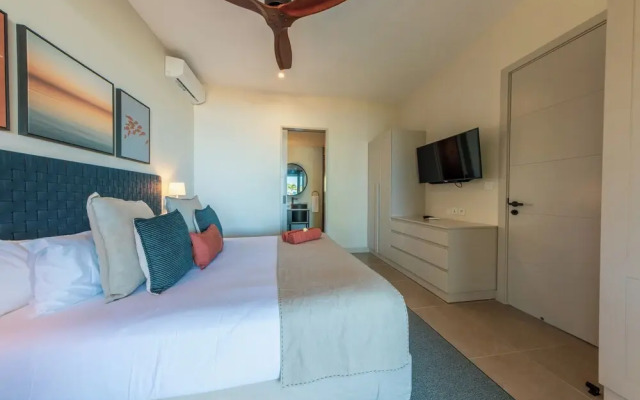 Beach and Mountain by Horizon Holidays