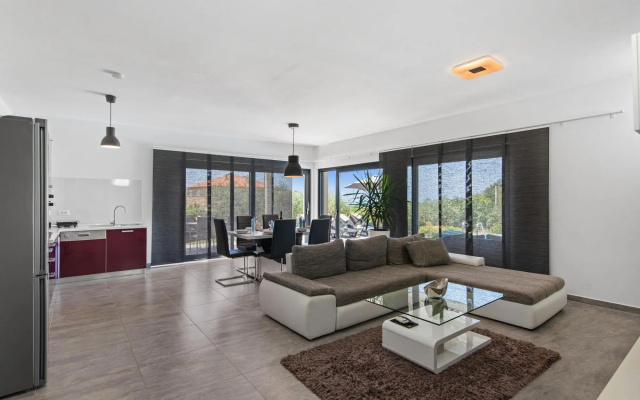 Modern Villa With Pool, Covered Terrace and sea View