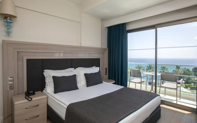 Falcon Hotel