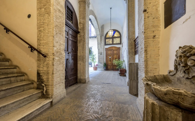 A Prince in Rome Elegant Navona Terrace Apartment