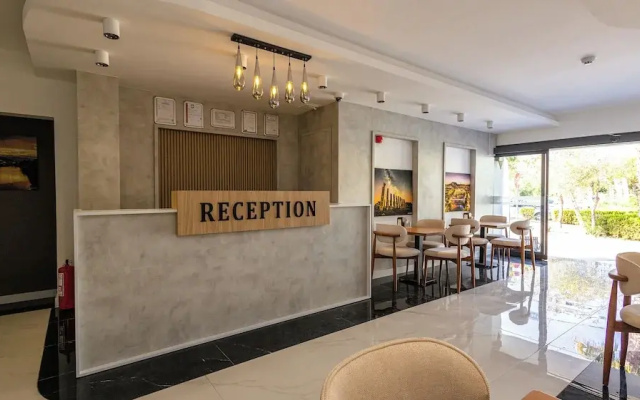 Holmi̇ Otel