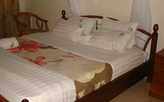 Acholi Inn