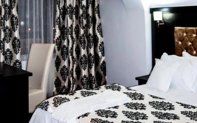 Hotel Blue Night