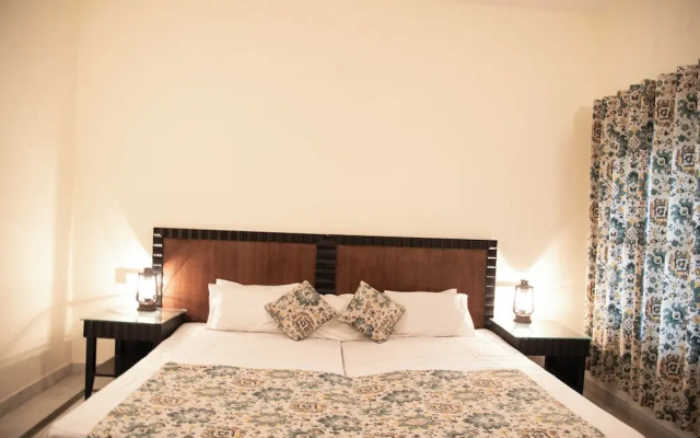 Shivika Lake Hotel