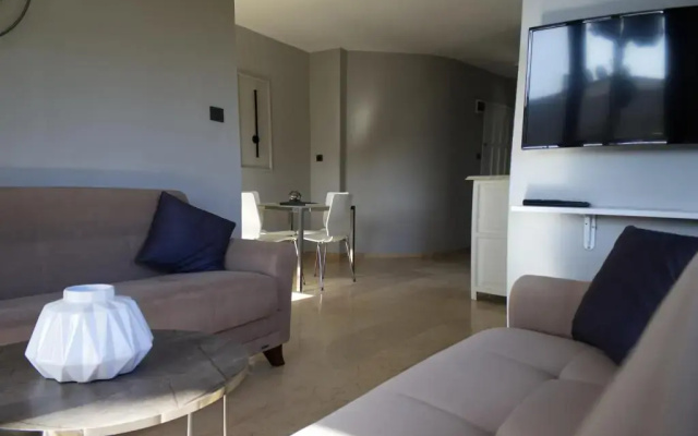Levon Villa Hotel
