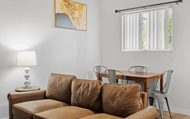 Stylish 1BR Near UT Highland Evonify