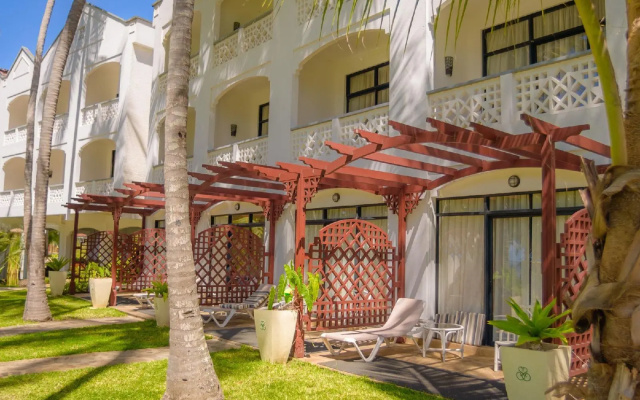 Sarova Whitesands Beach Resort Spa 4