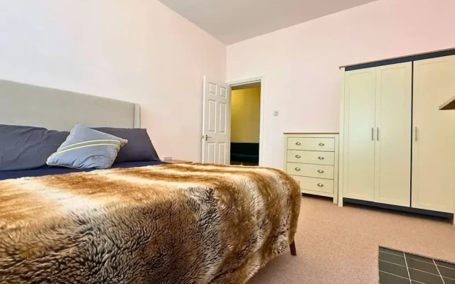 Palacial 3 Super King Bedrooms