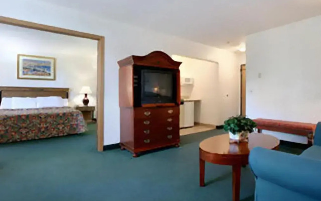 Travelodge by Wyndham Waukegan Gurnee