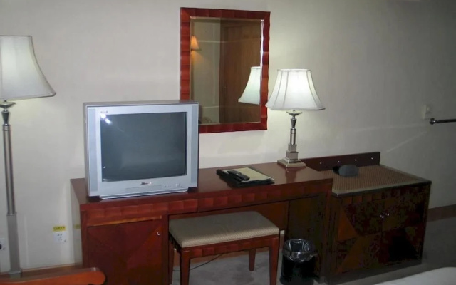 Golden Sail Hotel