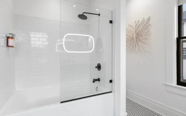 Southern Elegance-private Hot Tub-walk to 12 S