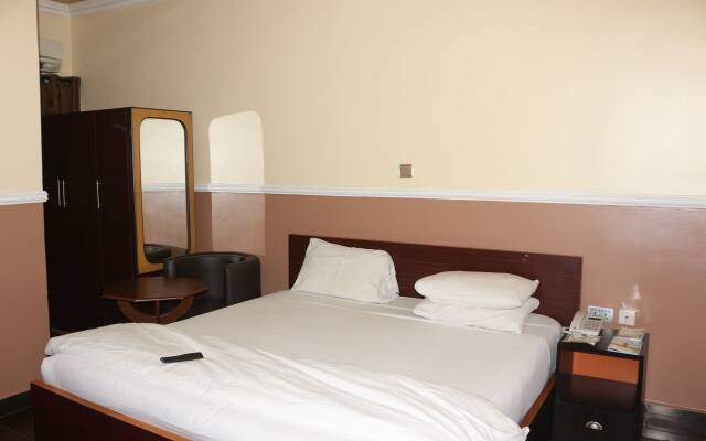 Отель Entry Point Hotel Нигерия, Уйо - отзывы, цены и фото номеров - забронировать отель Entry Point Hotel онлайн вид на фасад