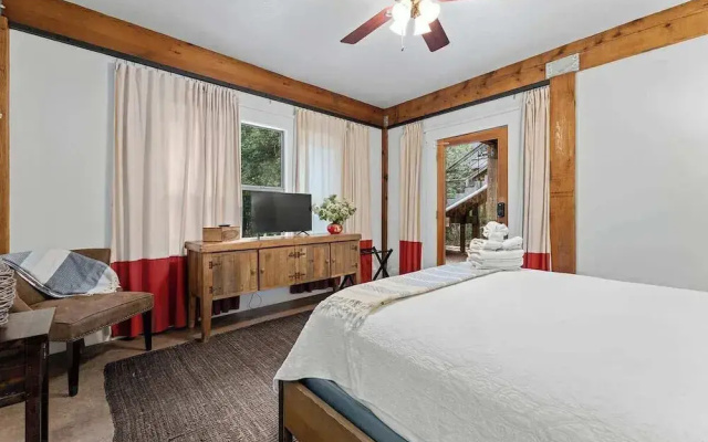 Life is Gruene-riverfront Luxury-1mi To Gruenehall