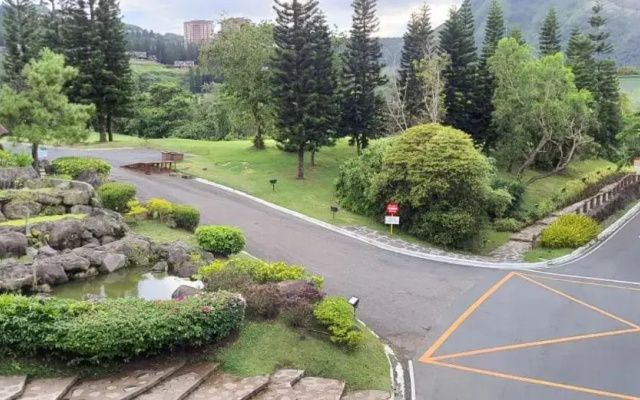 A condo with lake view near Highlands Steakhouse