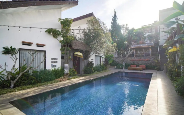 Omah Angkul-Angkul Villa