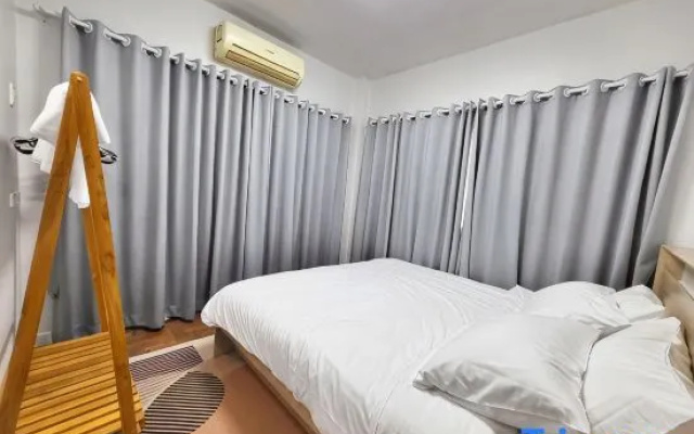 Poon House Nimman: Spacious Stay Near Attractions
