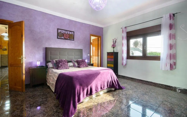 Hearth away from house. BREIA