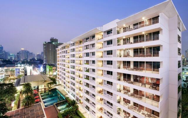 Отель Centre Point Sukhumvit Thong-Lo вид на фасад