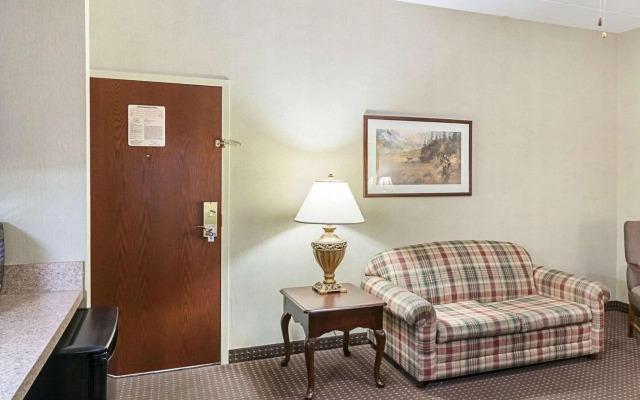 Quality Inn And Suites Skyways