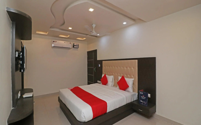 OYO 22979 Saffron Hotel