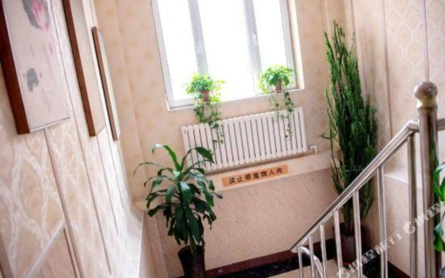Helong Theme Hotel (Dalian Hua'nan Square)
