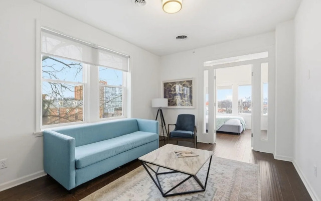 Comfortable 3BR Minutes to Broadway Parking