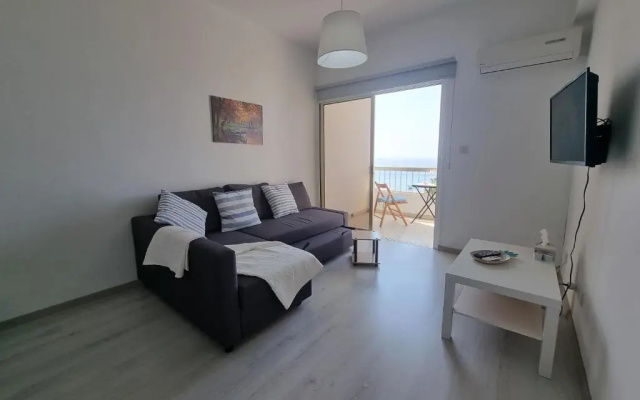 Super Modern Beachfront 1 bedroom - sleeps 4