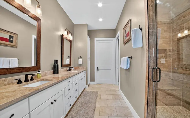 Hill Country Retreat & Casita
