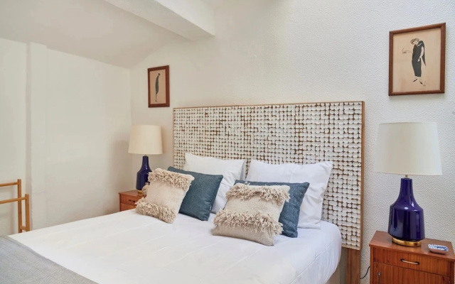 Idyllic Light-Filled Alfama Apt, By Timecooler