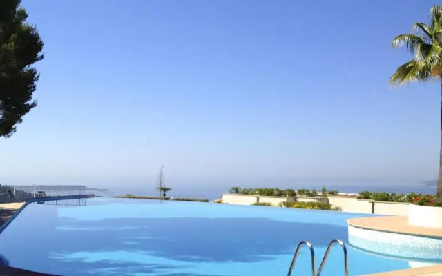Cannes Golf Apartment