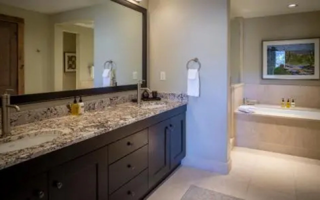 Edgemont 2704 - Luxury Ski-in Ski-out Condo
