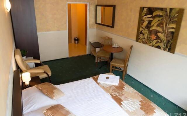 Hotel 212 Варшава комната для гостей