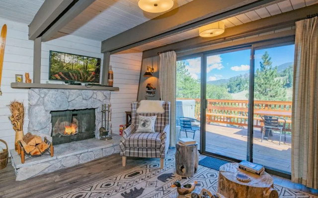 Moon View Cabin
