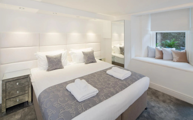 Edinburgh Castle Apartments and Suites