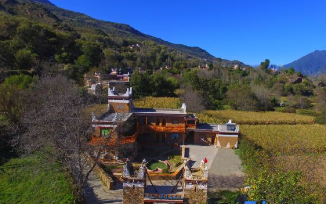 Mountain and cloud boutique inn（Jiaju Village）
