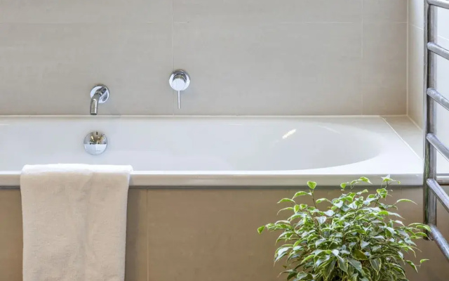 Executive State-Of-The-Art Home - Spa