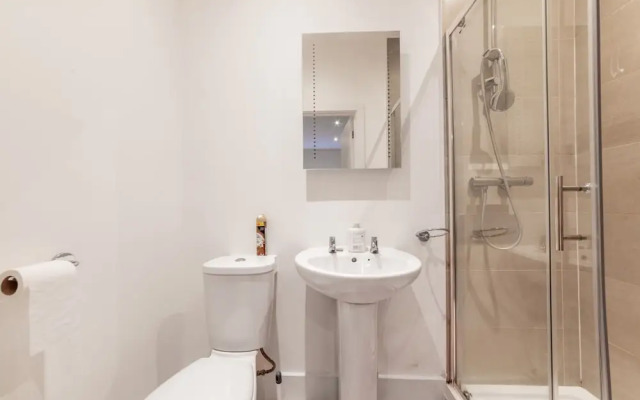 Central - Stay 2 - Near Transport - Wifi - Parking