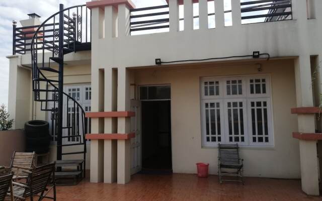 Royal Yadanarbon Hotel вид на фасад