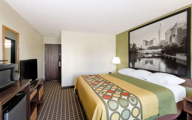 Super 8 by Wyndham Norfolk